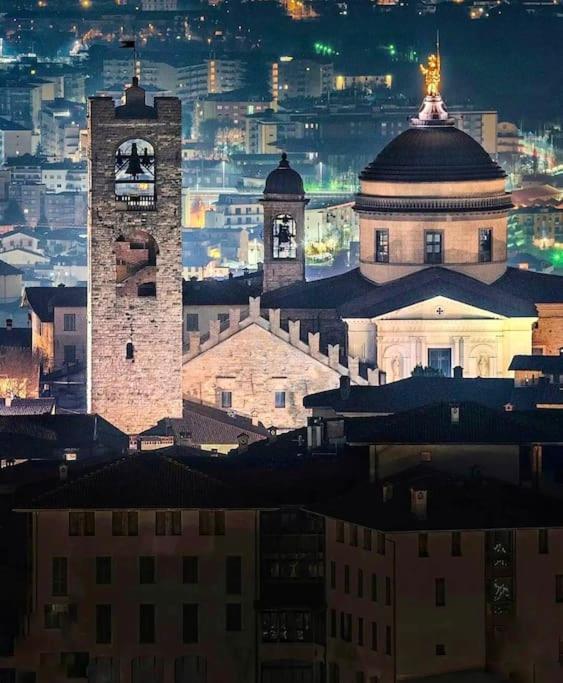 Suite32 Bergamo Luaran gambar